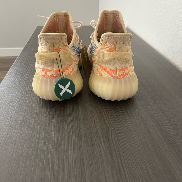 Yeezy Boost 350 v2 - Picture 2 of 7